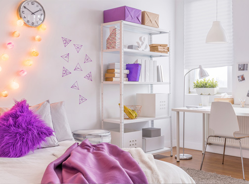 decoración de dormitorio violeta morado